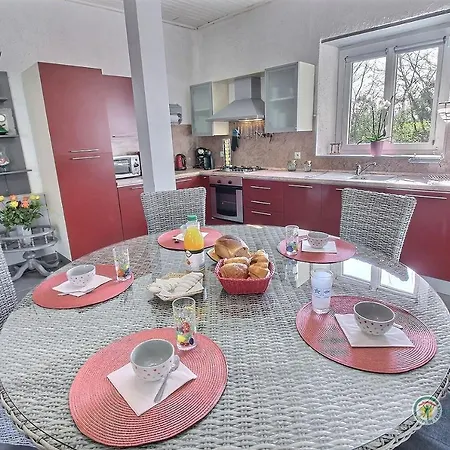 Maison Au Calme Dans Un Endroit De Verdure Holiday home Saint-Clet