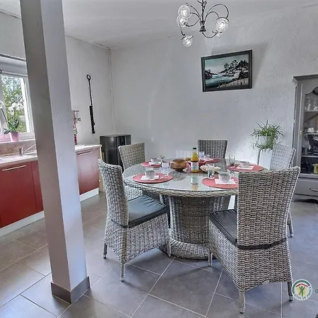 Maison Au Calme Dans Un Endroit De Verdure Holiday home