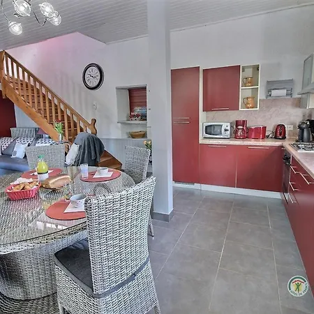 Maison Au Calme Dans Un Endroit De Verdure *