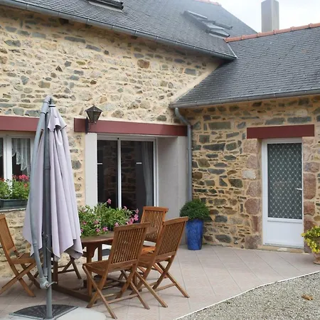 Maison Au Calme Dans Un Endroit De Verdure