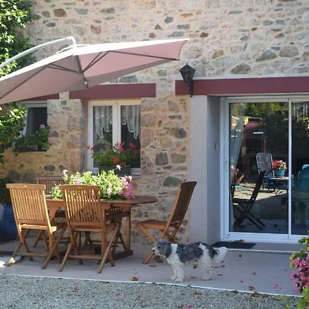 Maison Au Calme Dans Un Endroit De Verdure